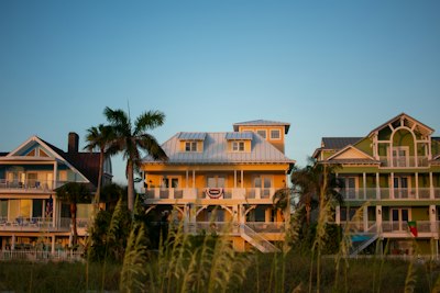 A row of houses sitting on top of a lush green field