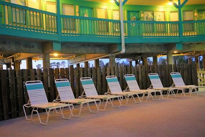 a row of lawn chairs sitting in front of a building