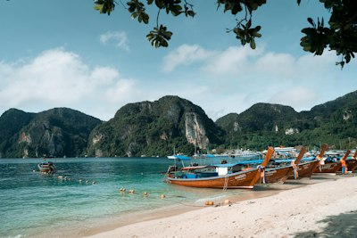 a group of boats sitting on top of a sandy beach