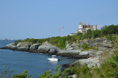 a boat is in the water near a house